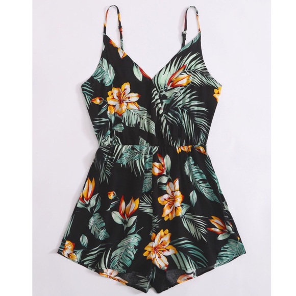 🍃LAST 1 M💕NWT Surplice Neck Tropical Romper💕 - Picture 3 of 5